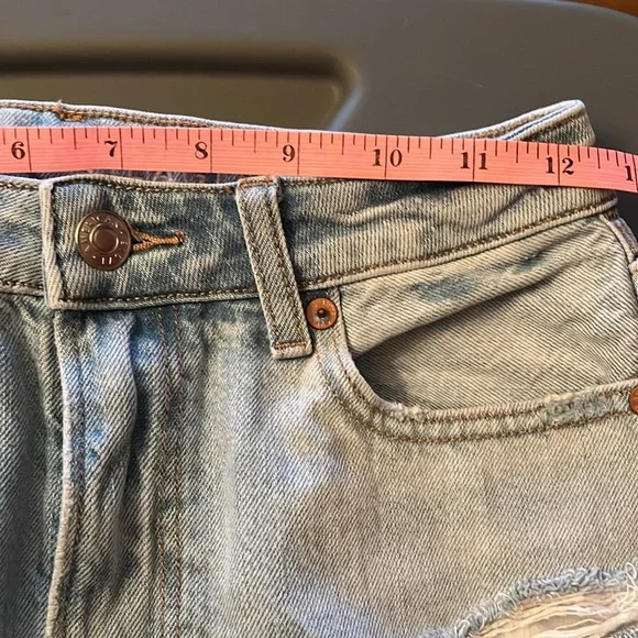Distressed jeans - Picture 5 of 9